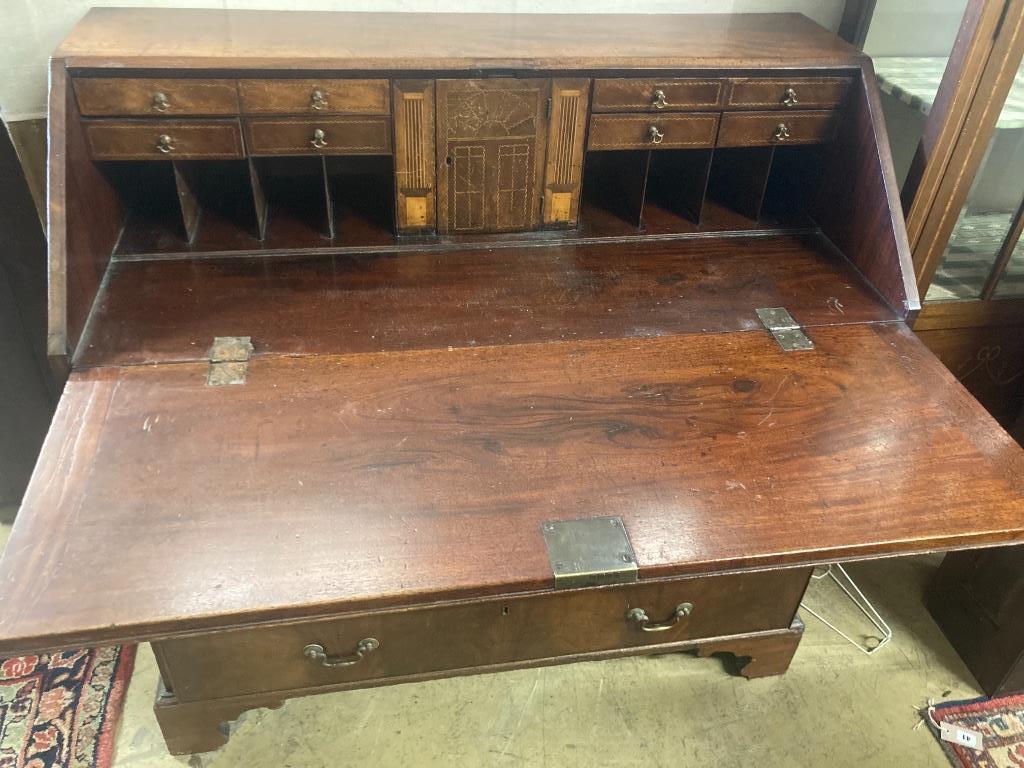 A George III mahogany bureau, width 106cm, depth 52cm, height 104cm